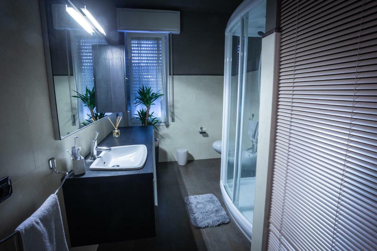 Cinematic Modern Flat, 100 Mt Da Ospedale Lejlighed Ravenna Eksteriør billede